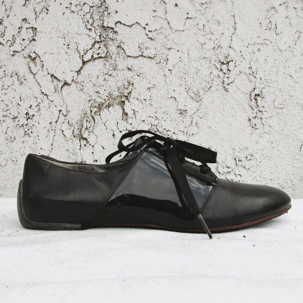 Tsubo black leather ribbon tie front flats 8